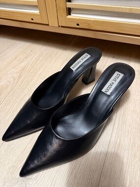 Steve Madden Black Pointed Leather Slip-On Mules